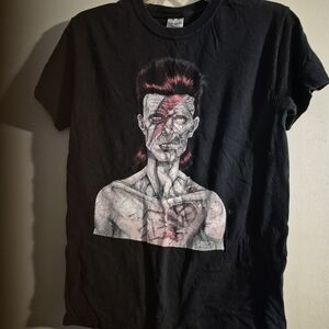 Gildan Black Graphic Tee with Artistic Design